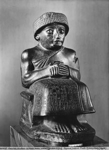 Gudea, Príncipe de Lagash, estátua dedicada a Ningizzada, neo-sumério, de Telloh, antiga Girsu, c.2130 aC (diorito) (ver também 71510, 121795, 208106 e 286948)